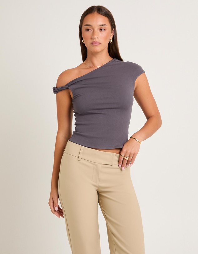Alice In The Eve - Leah Twist Top
