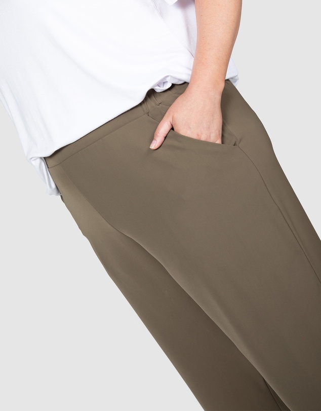 Love Your Wardrobe - Emma Crop Straight Leg Pants