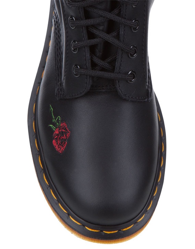 Dr Martens - Vonda 14 Eye Boots
