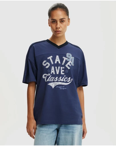 Cotton On - V-Neck Oversized Graphic Tee