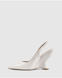 LANA WILKINSON - Monique Wedge Pump