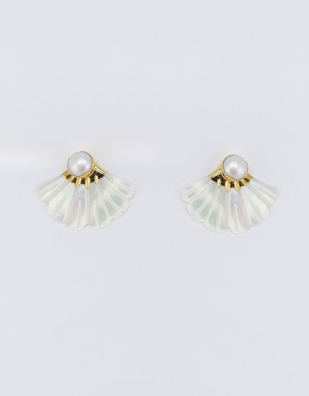 Izoa - Fan Pearl Stud Earrings