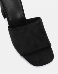 Novo - Nicole Mules