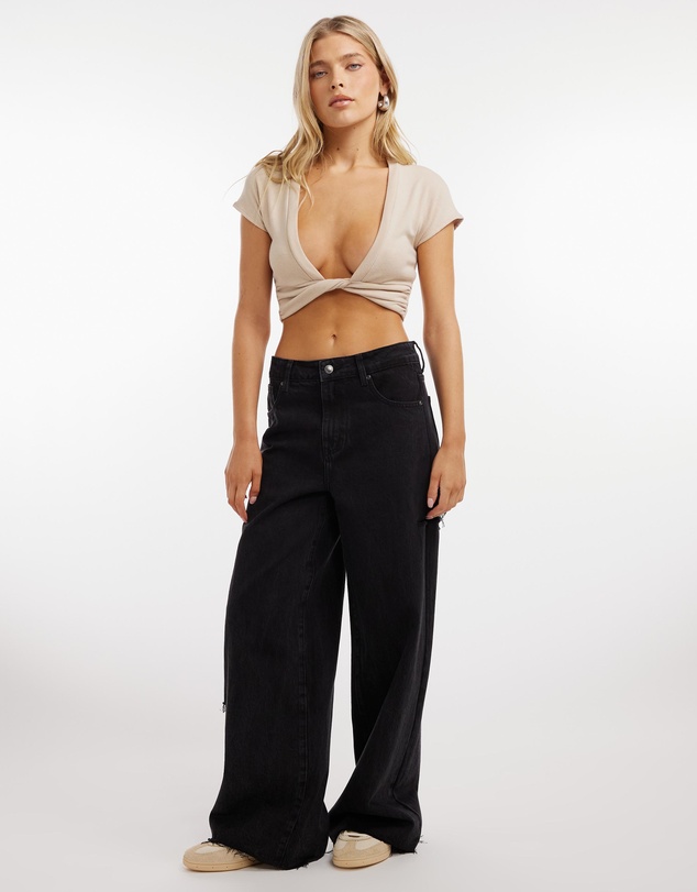 Dazie - Turnaround Twist Crop Top