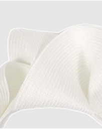 Max Alexander - Large Wavy White Racing Fascinator