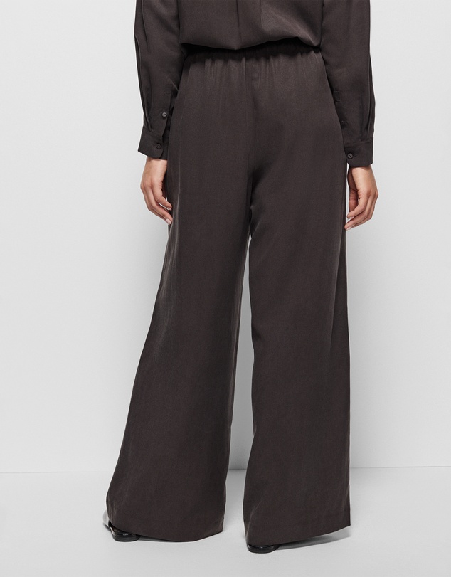 Commonry - Megan Pant