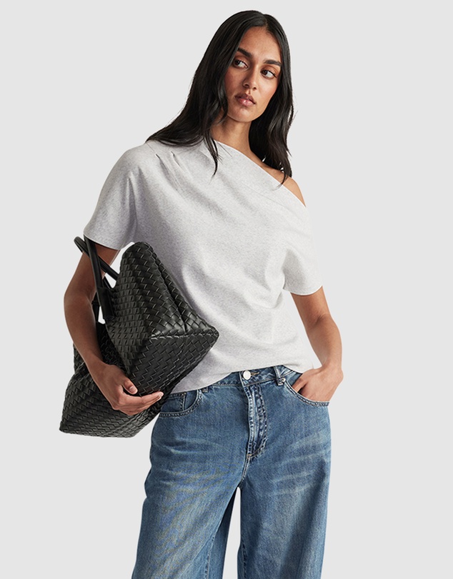 Decjuba - Erica Off Shoulder Tee