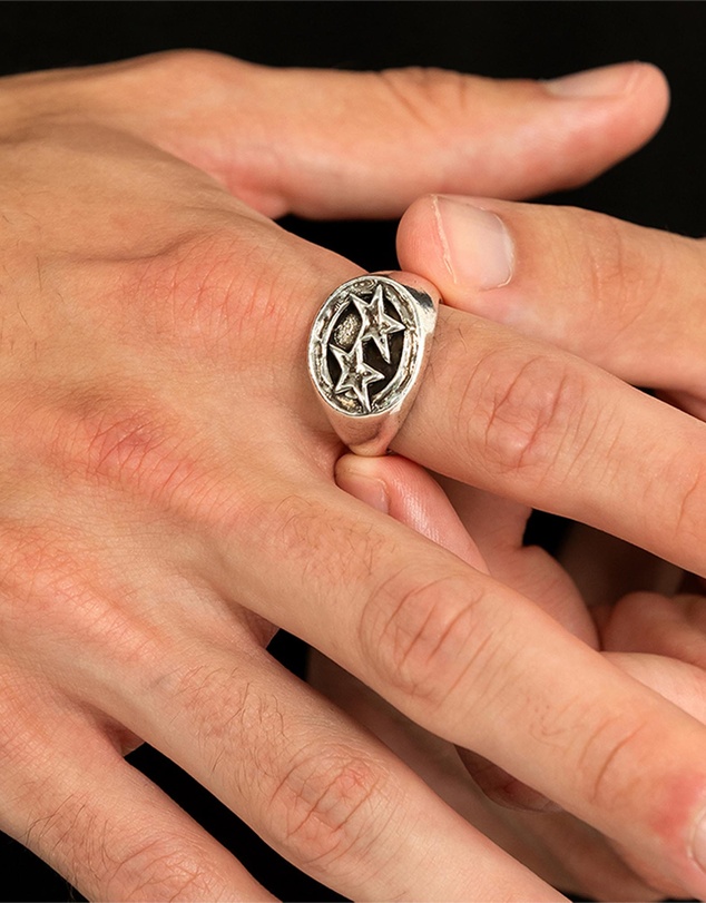 TwoJeys - Icon Signet Ring