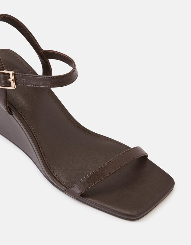 Wittner - Prisca Mid Heel Ebony Leather