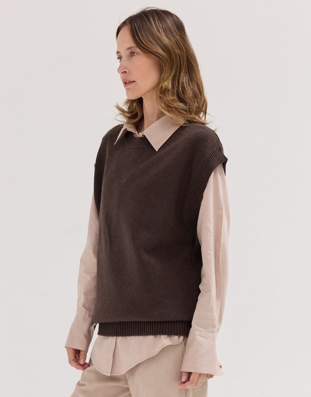 Cloth & Co. - The Crew Neck Vest Brazil Nut