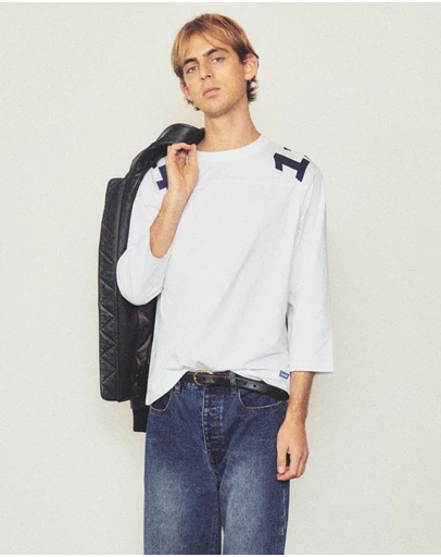 Larriet - Argon Tee