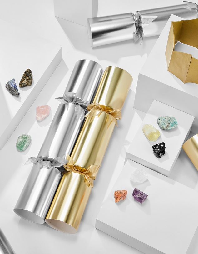 Mestige - Wellness 10 Pack Crackers with Natural Gemstones - Golden and Silver Matte