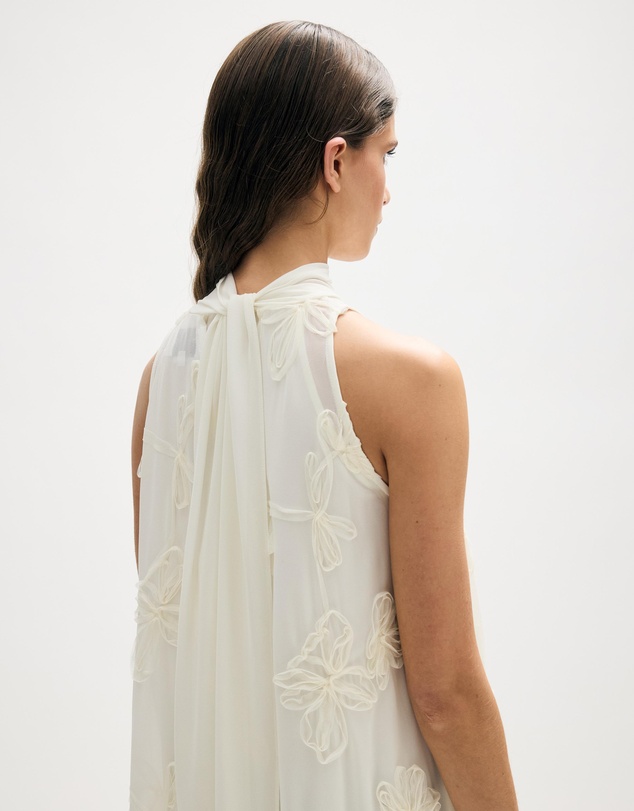 Minima Esenciales - Maelle Floral Applique Maxi Dress