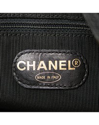 Pre-Loved by Azura Reborn - Pre-Loved chanel Tote Handbag with Chain-Accented Straps and Interior Pockets