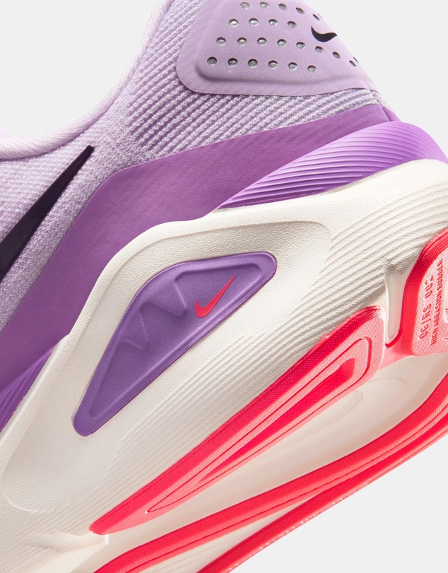 Nike - Structure 26 - Women's