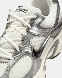 Nike - Nike V5 RNR - Men's