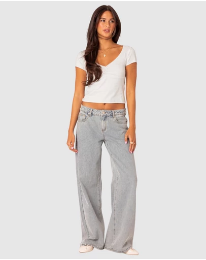 EDIKTED - Ava V Neck Ruched Top