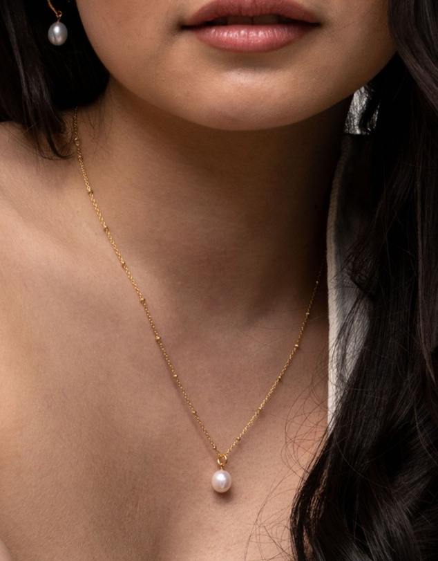 Dower & Hall - Women's Timeless Adjustable 10mm Oval White Freshwater Pearl Pendant In Gold Vermeil