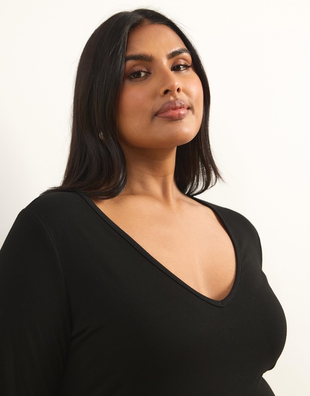 Atmos&Here Curvy - Harley V-Neck Half Sleeve Top