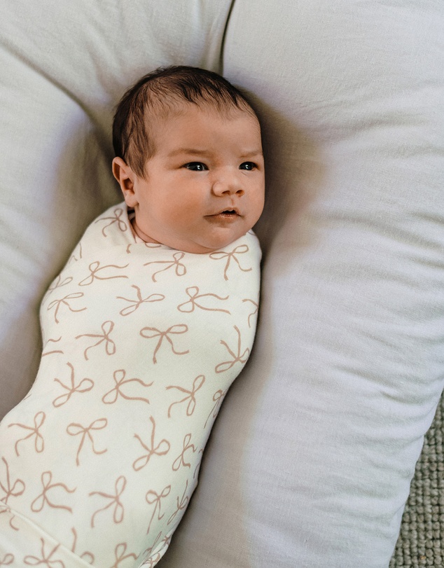 Kynd Baby - Large Stretchy Swaddle in Ivory Bow
