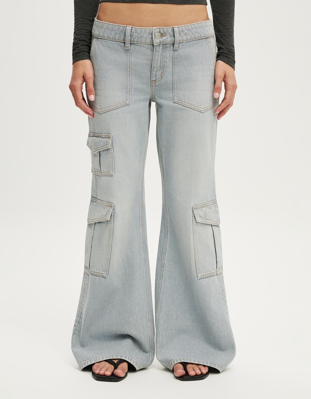 Cotton On - Low Relaxed Flare Jean