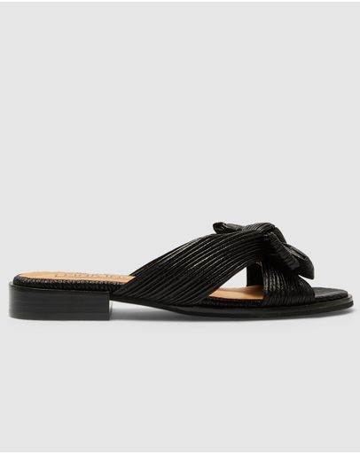 BLACK PLEAT