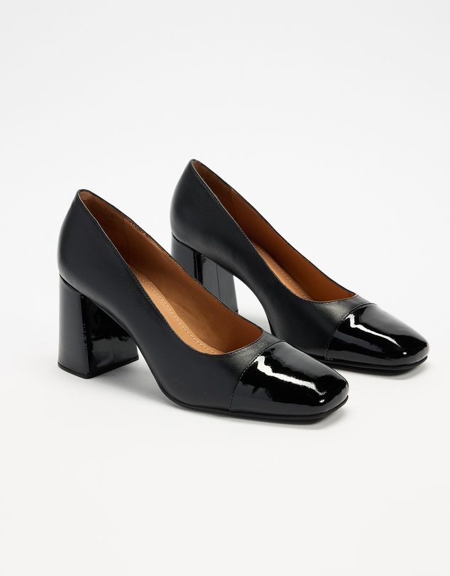Nina Armando - Izzy