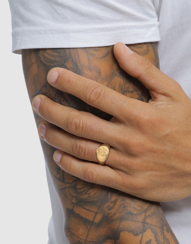 Kuzzoi - ICONIC EXCLUSIVE - Rose Embossed Signet Ring in Gold-Plated 925 Sterling Silver