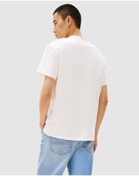 Tommy Jeans - Tommy Badge Crew Neck T-Shirt