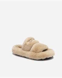 Ozwear Connection Uggs - Ugg Signature Shearling Slippers