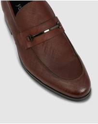 yd. - Riccardo Textured Leather Loafer