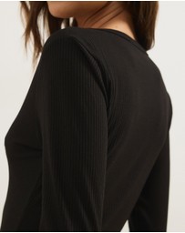 Atmos&Here - Long Sleeve V-Neck Tee