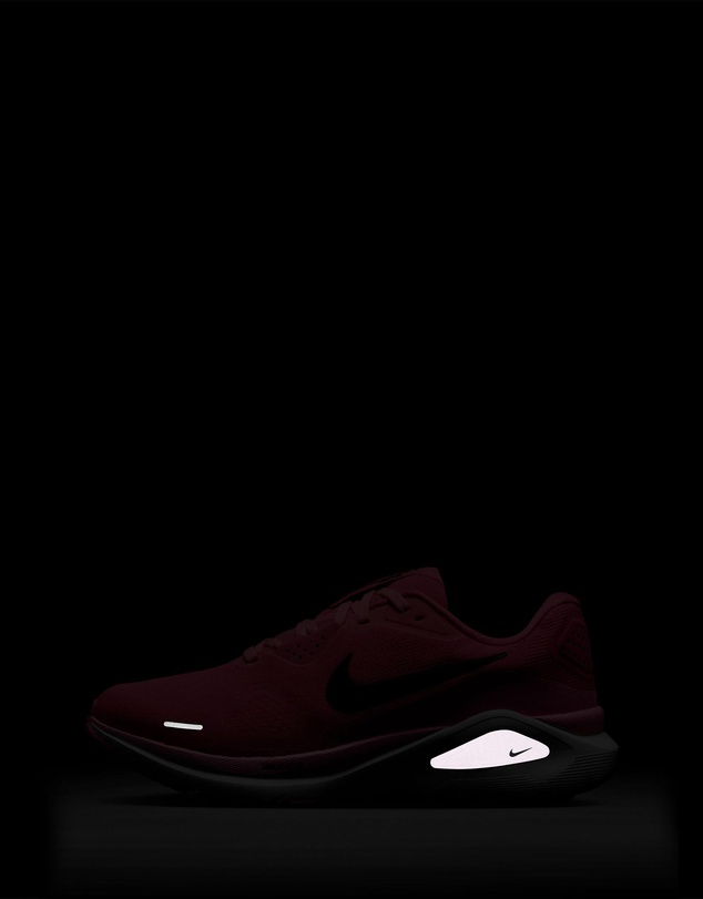 Nike - Structure 26 - Women's
