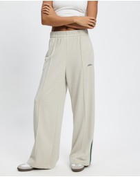 adidas Sportswear - Seasonal Essentials Colorpop Pants With Embroidered Graphic