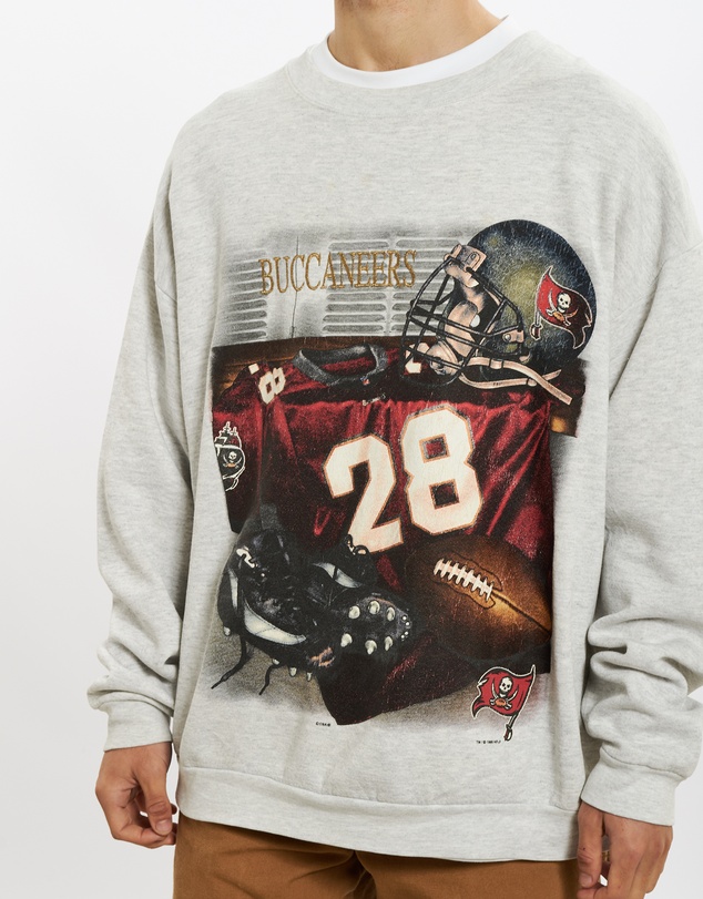 Vintage by The Real Deal - Pre Loved - 1998 Tampa Bay Buccaneers Sweatshirt