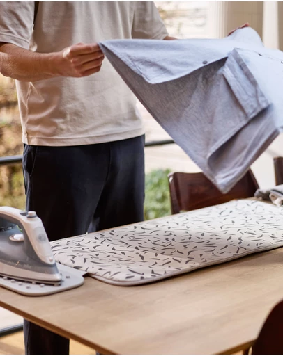 Joseph Joseph - Swift™ Folding Ironing Mat with Silicone Iron Rest (90 x 47 cm) - Ecru