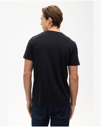 Superdry - Vintage Logo Chest Tee