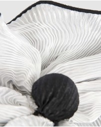Max Alexander - White and Black Racing Fascinator