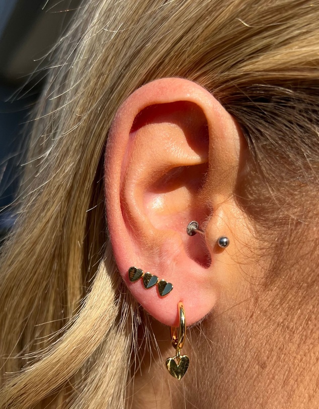 Izoa - Persia Heart Stud Earrings