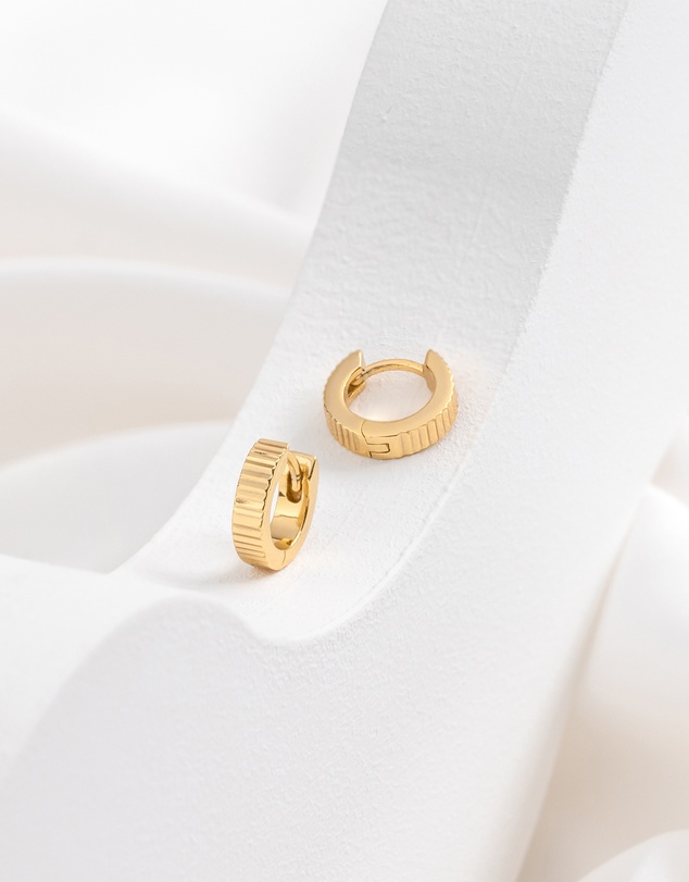 Wanderlust + Co - Ribbed Bar Gold 8mm Baby Huggie Earrings