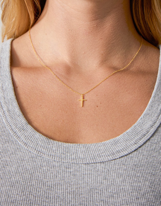 Bianc - Medium Cross Necklace