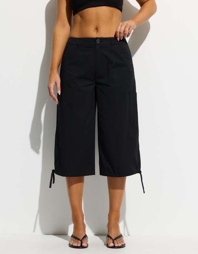 Dazie - Cara Low Rise Cargo Capris