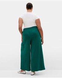 City Chic - Plus size Paige Pocket Wide Leg Track Pant - varsity green