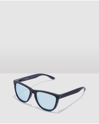 Hawkers Co - HAWKERS - Polarized Blue Chrome ONE RAW CARBONO Sunglasses for Men and Women UV400