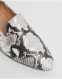 Naturalizer - Lorna Flat - Black/White Snake