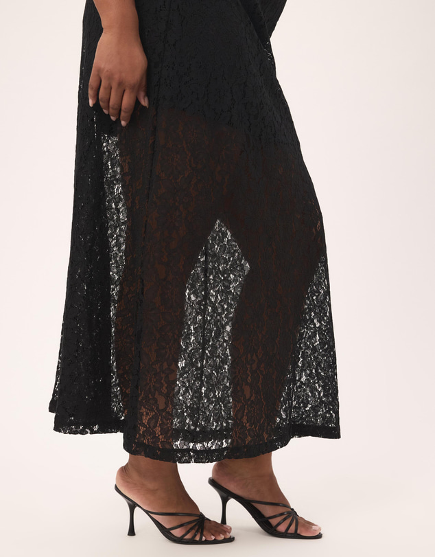 Atmos&Here Curvy - Molly Lace Maxi Skirt