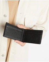 Status Anxiety - Jonah Wallet