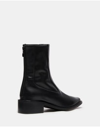 Therapy - Barn Boots