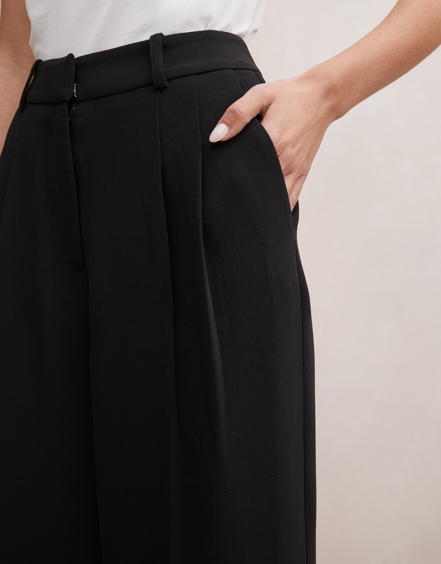 Forever New - Eva Crepe Wide Leg Pants