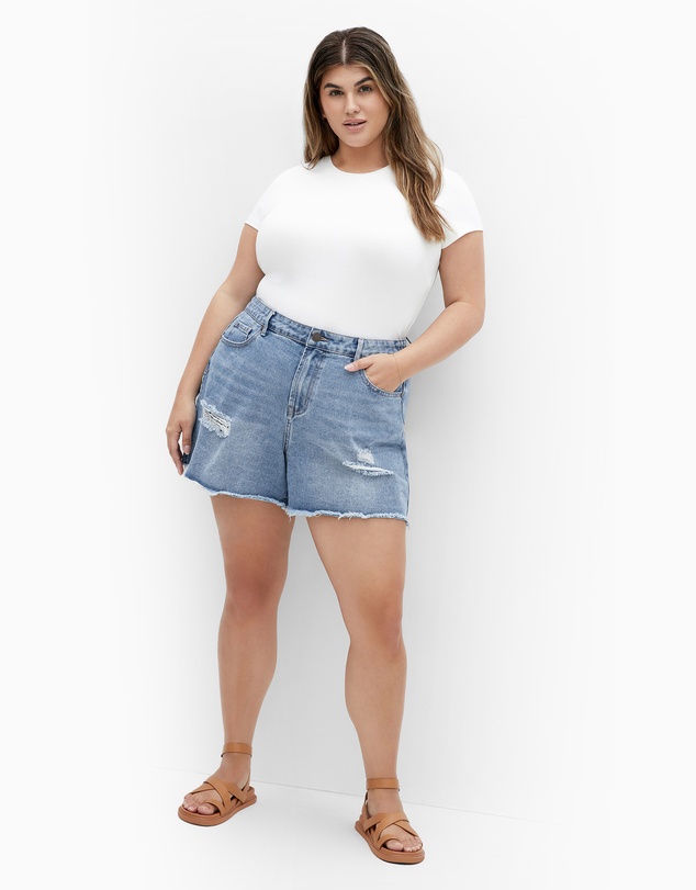 City Chic - Plus size Hannah Rip Denim Short - mid wash